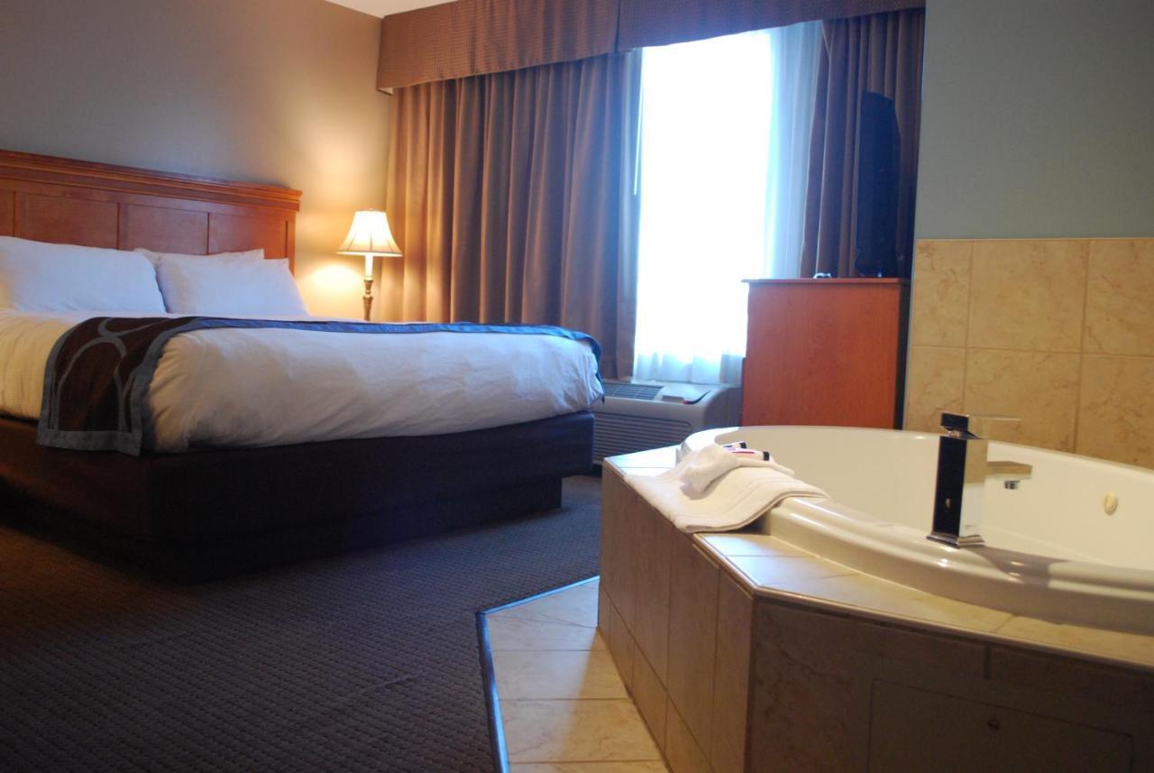 Hotel Super 8 By Wyndham Edmonton South Extérieur photo