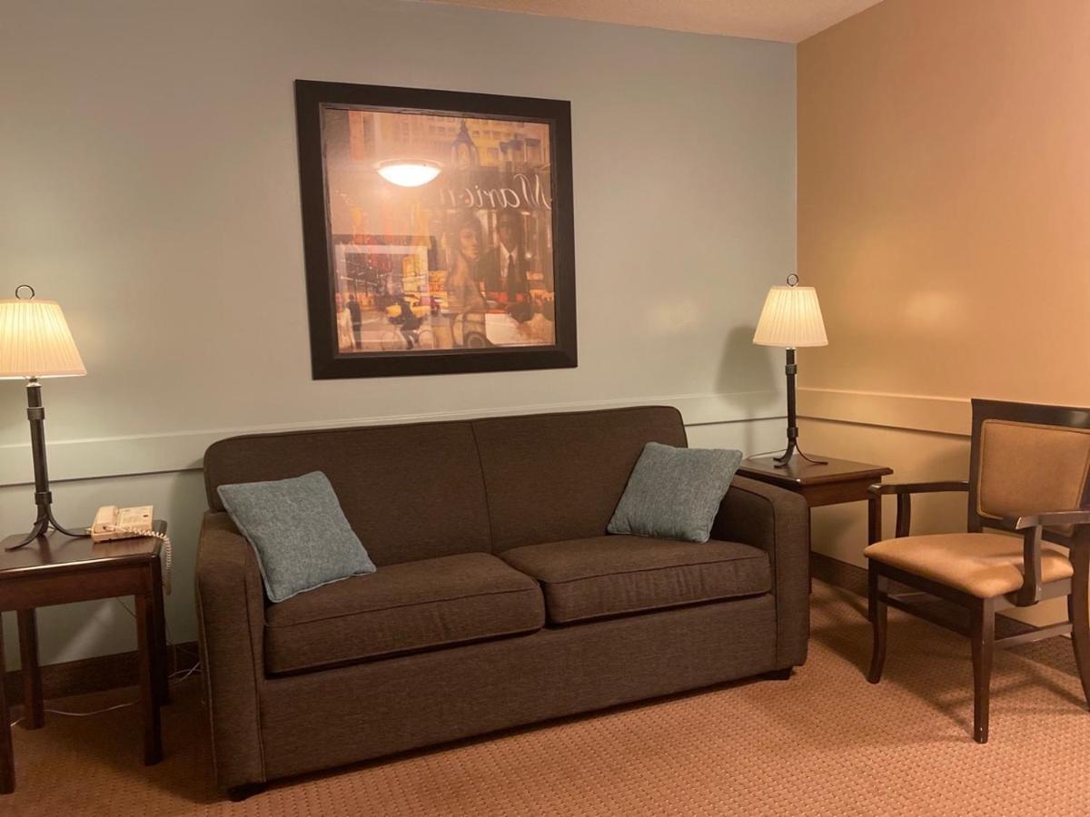 Hotel Super 8 By Wyndham Edmonton South Extérieur photo