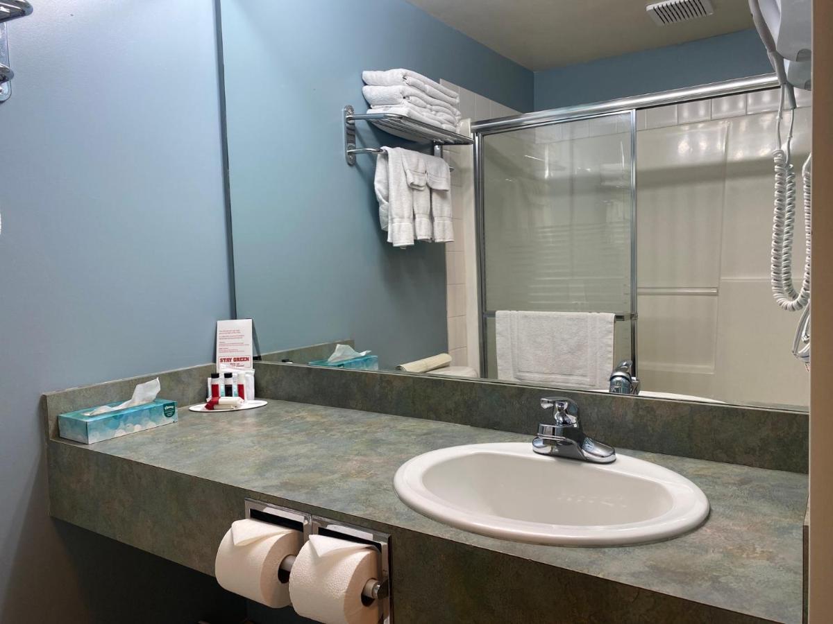 Hotel Super 8 By Wyndham Edmonton South Extérieur photo