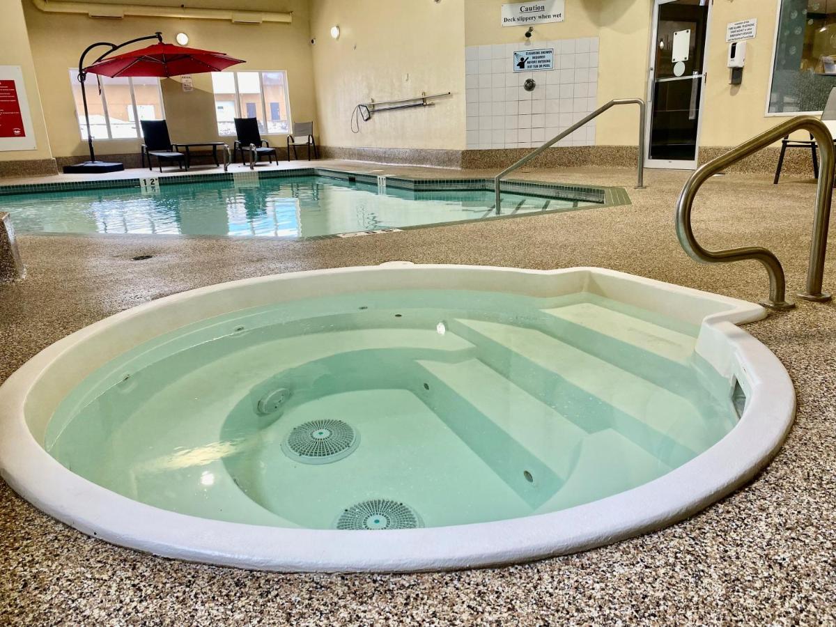 Hotel Super 8 By Wyndham Edmonton South Extérieur photo
