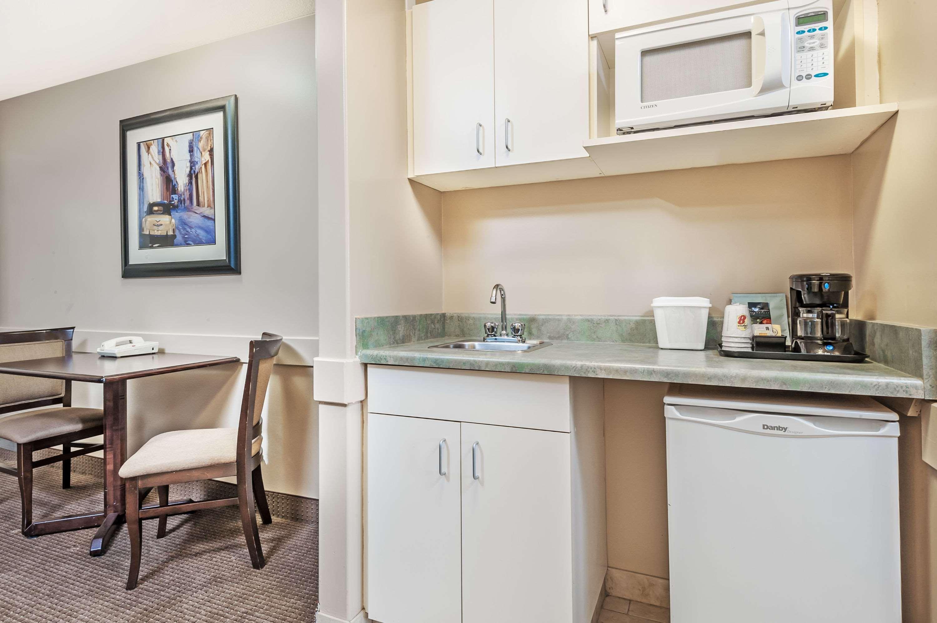 Hotel Super 8 By Wyndham Edmonton South Extérieur photo