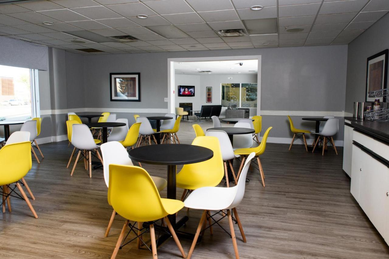 Hotel Super 8 By Wyndham Edmonton South Extérieur photo